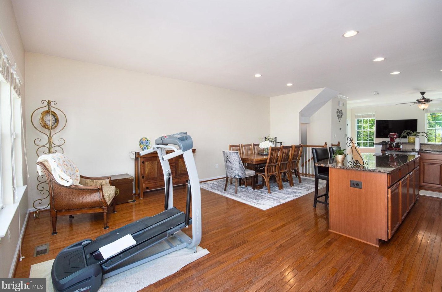 4470 Daisy Reid Ave, Woodbridge VA  22192-7805 exterior