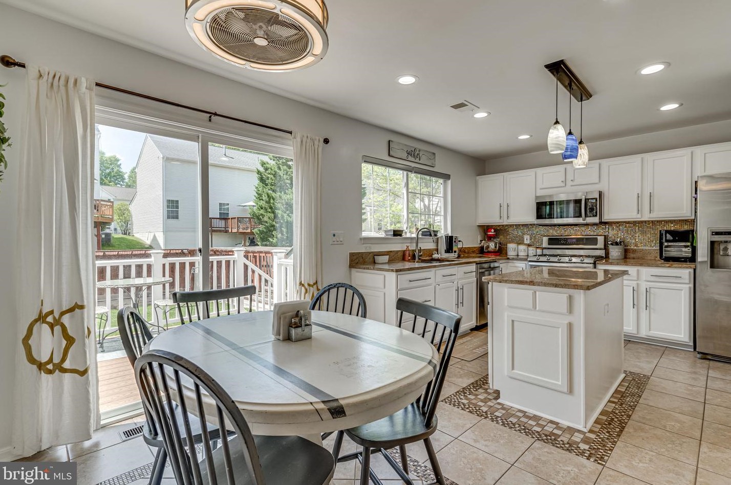 2702 Pheasant Hunt Rd, Woodbridge VA  22192-3929 exterior