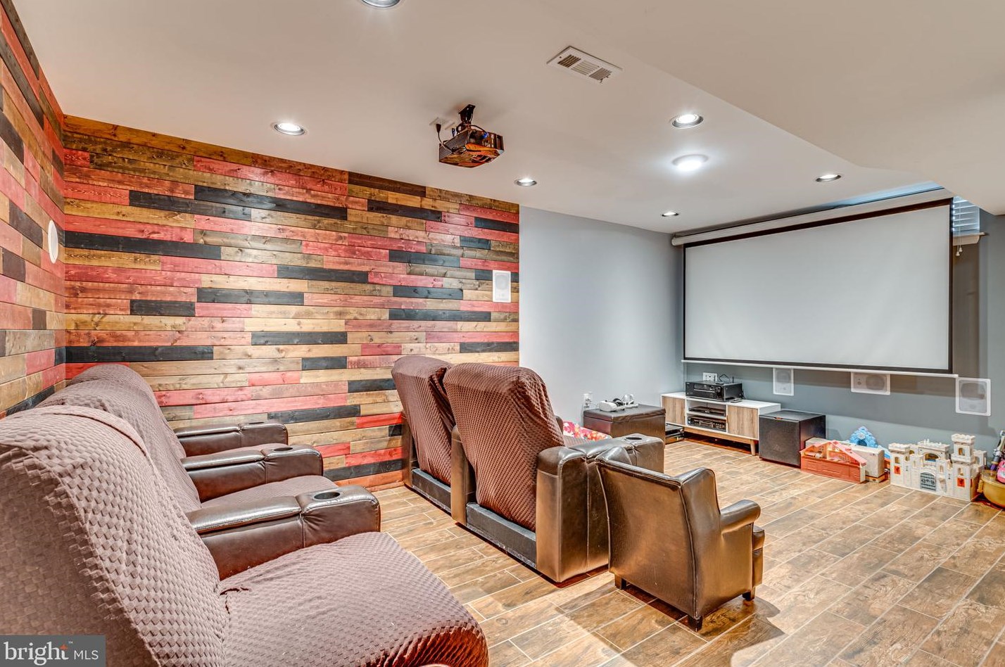 2702 Pheasant Hunt Rd, Woodbridge VA  22192-3929 exterior