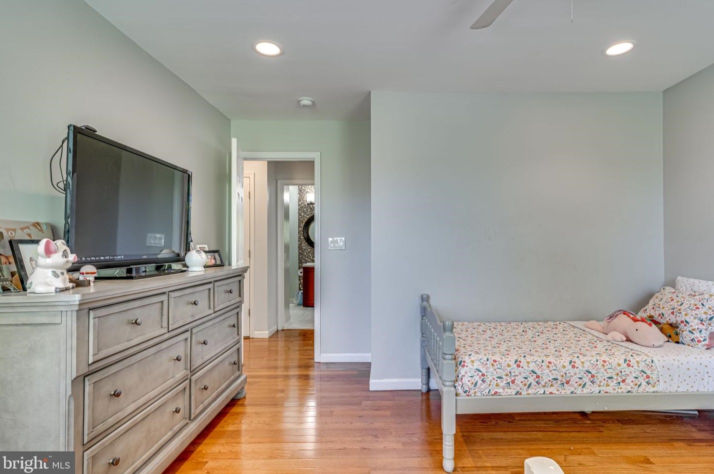 2702 Pheasant Hunt Rd, Woodbridge VA  22192-3929 exterior