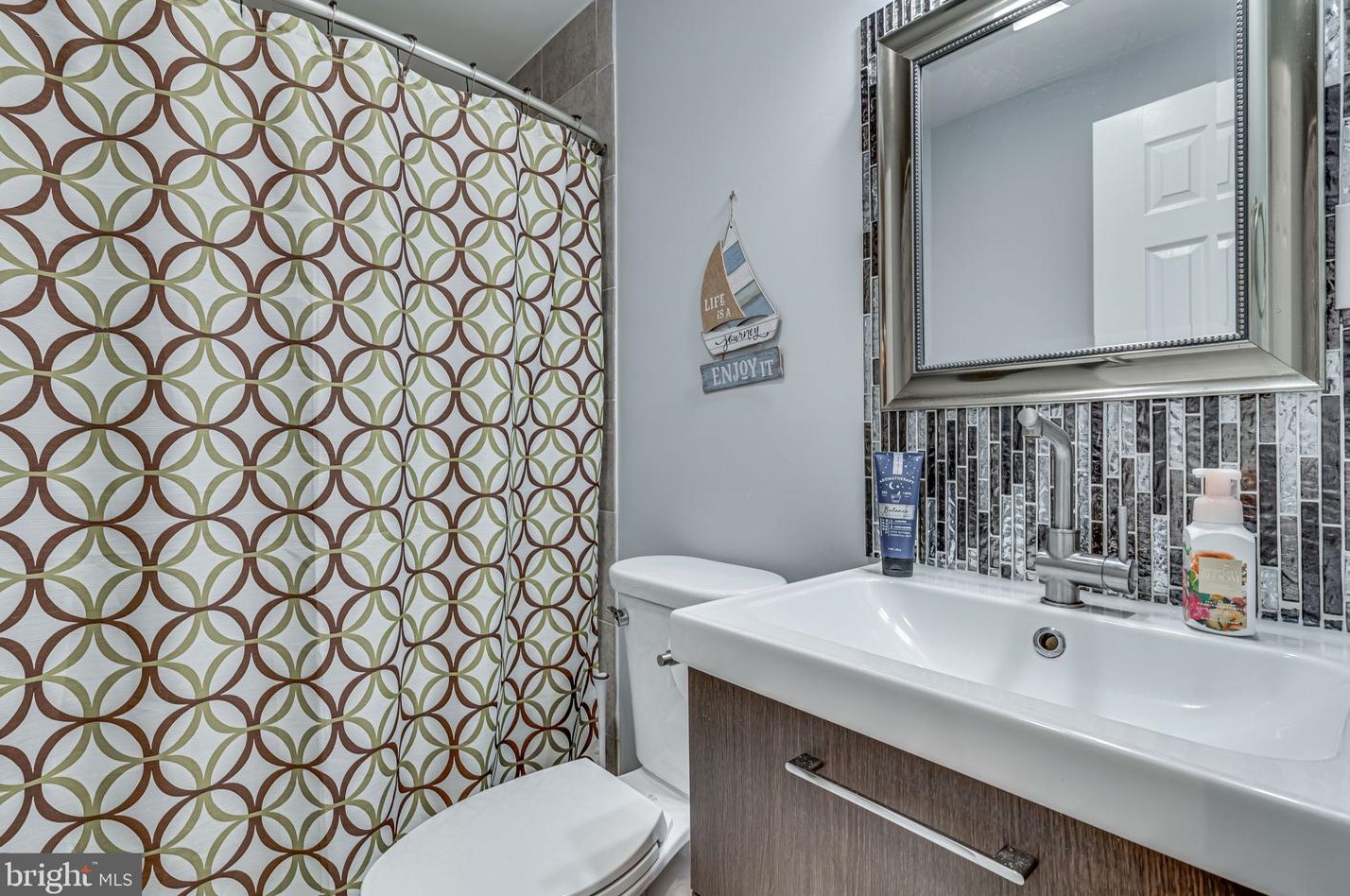 2702 Pheasant Hunt Rd, Woodbridge VA  22192-3929 exterior