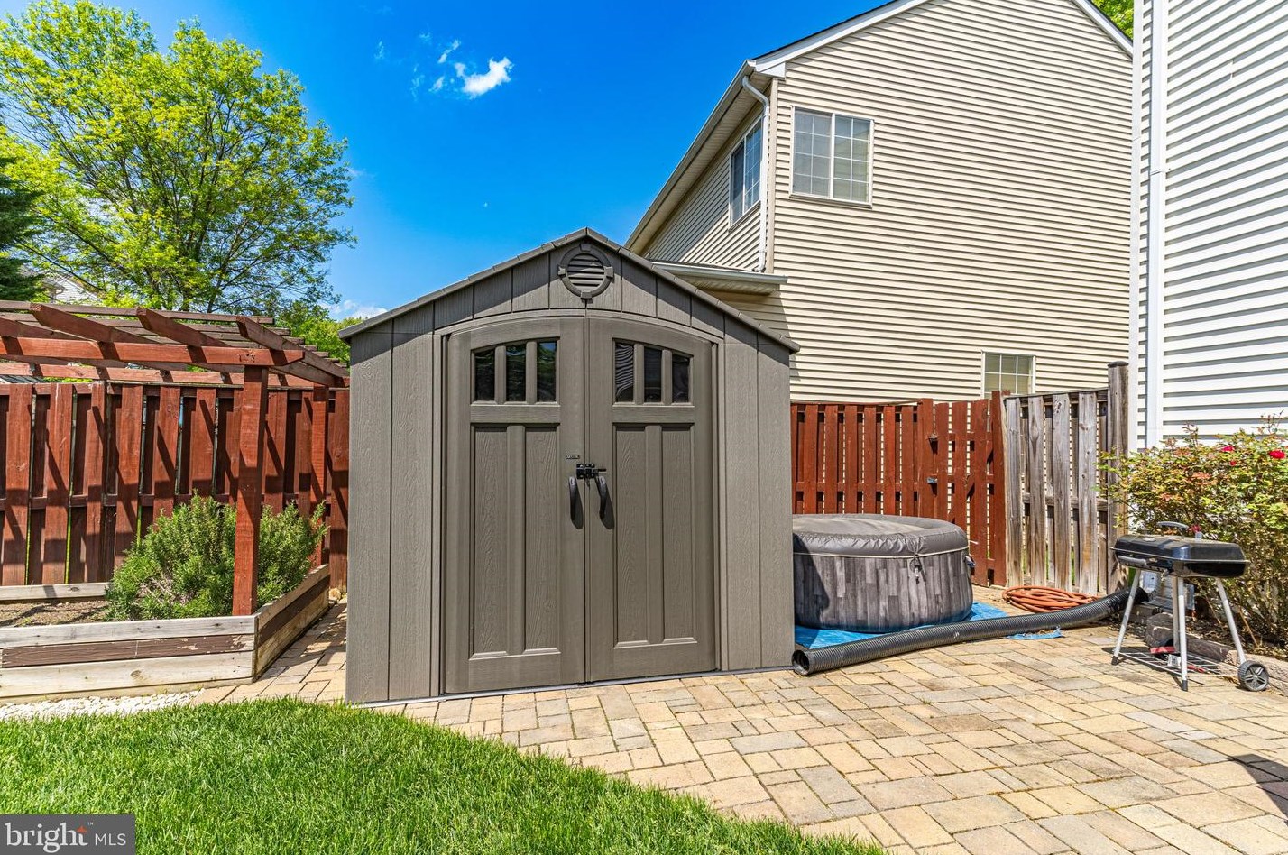 2702 Pheasant Hunt Rd, Woodbridge VA  22192-3929 exterior