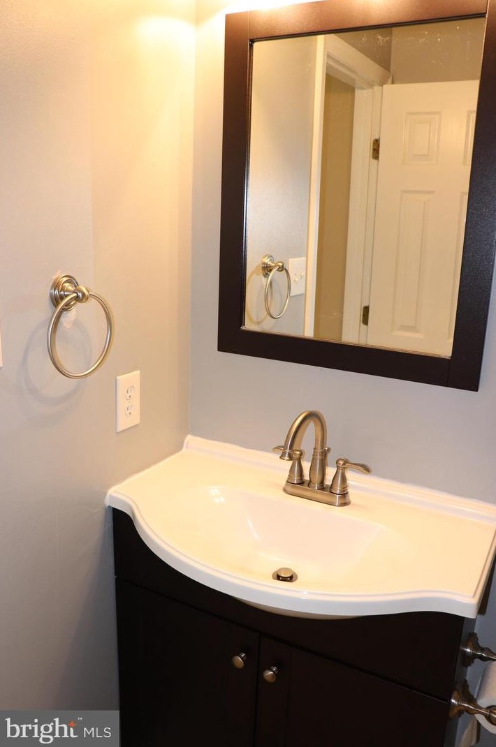 16120 Kennedy St, Woodbridge VA  22191-4500 exterior