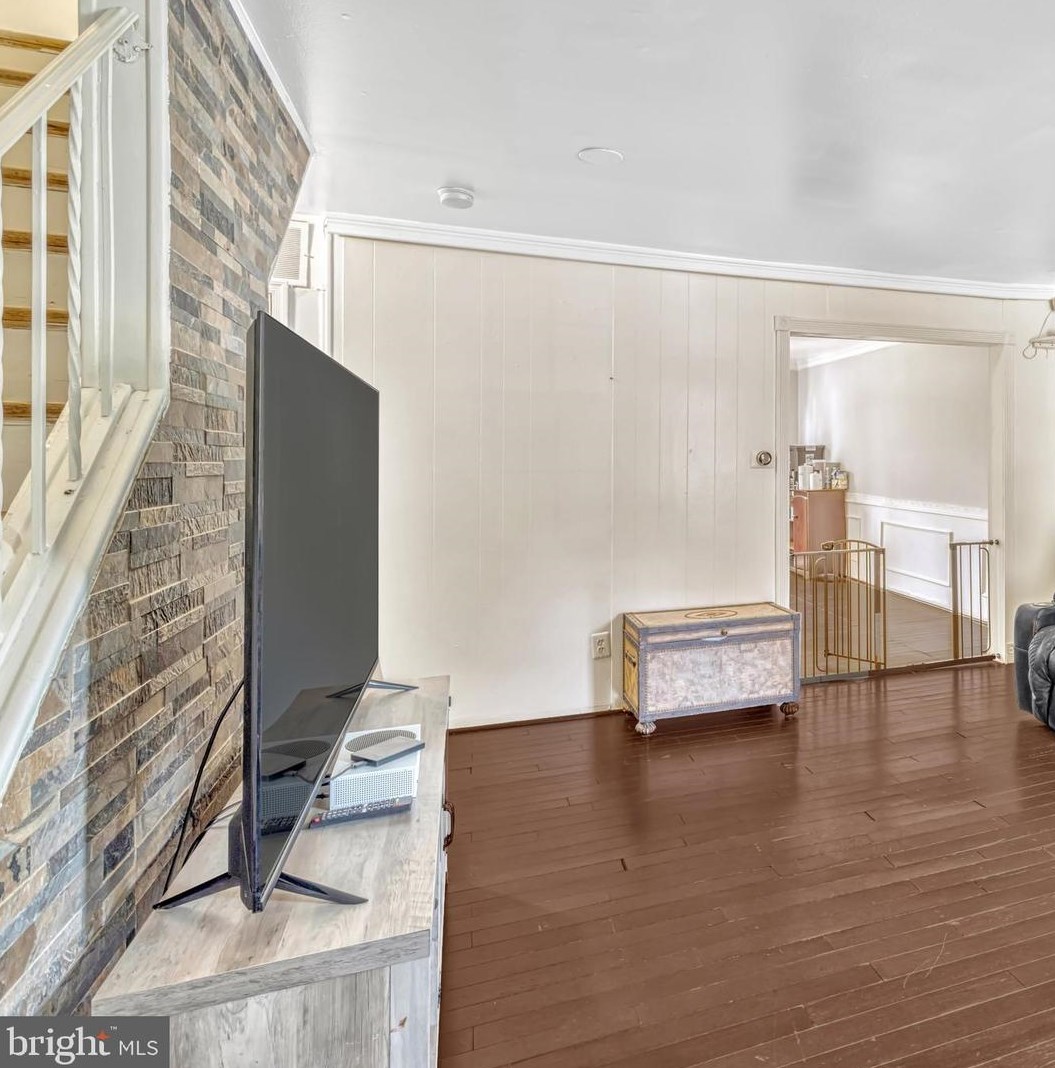 2911 Williamsburg Ct, Woodbridge VA  22191-4633 exterior