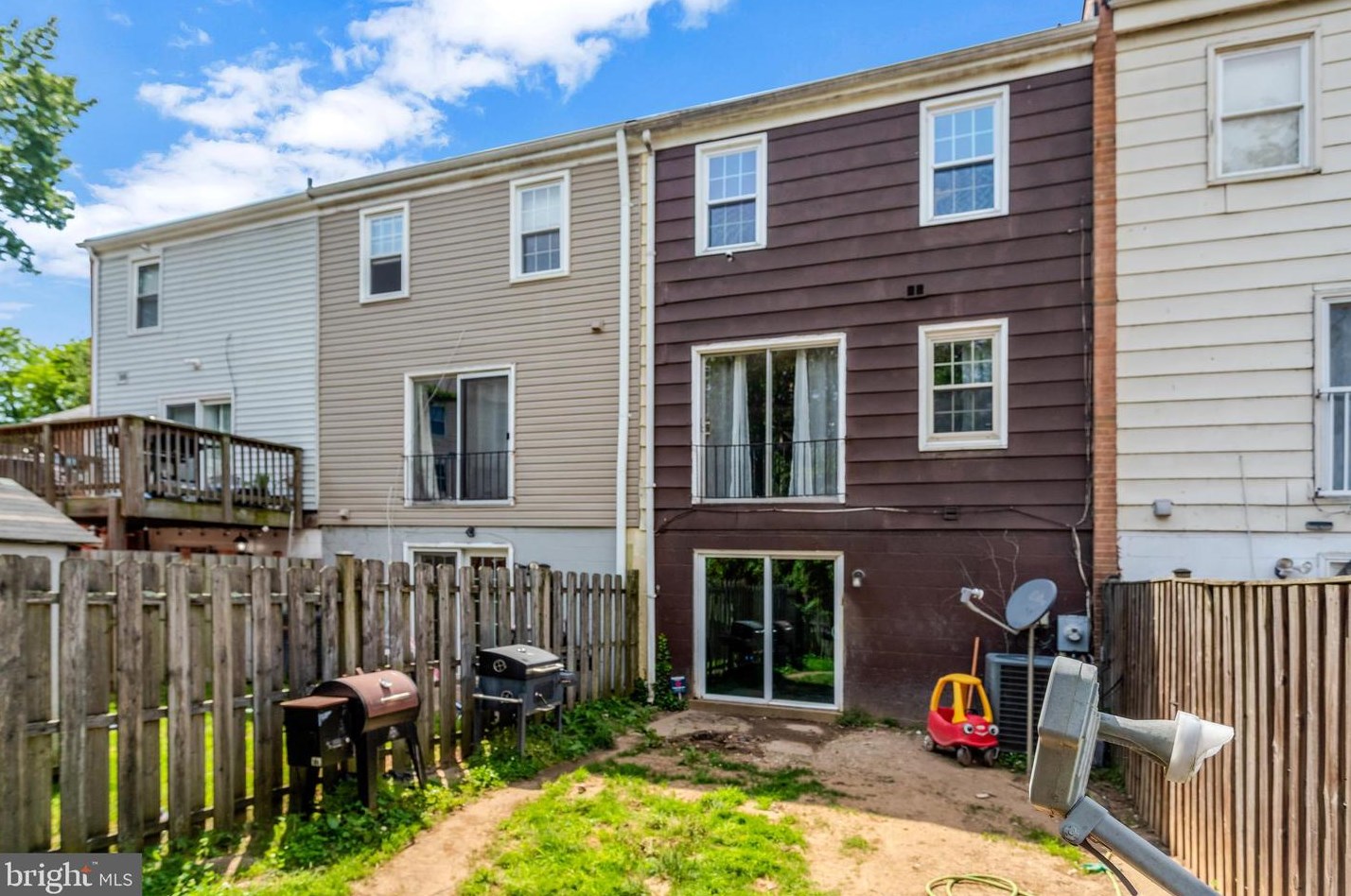 2911 Williamsburg Ct, Woodbridge VA  22191-4633 exterior