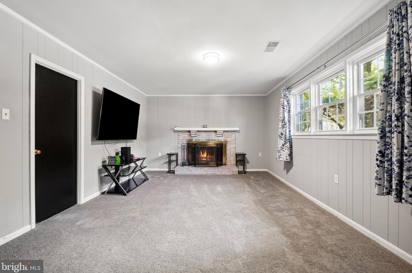 12505 Hedges Run Dr, Woodbridge VA  22192-1741 exterior