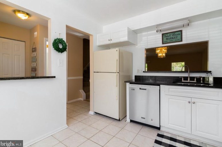 5012 Lambsgate Ln, Woodbridge VA  22193-4349 exterior