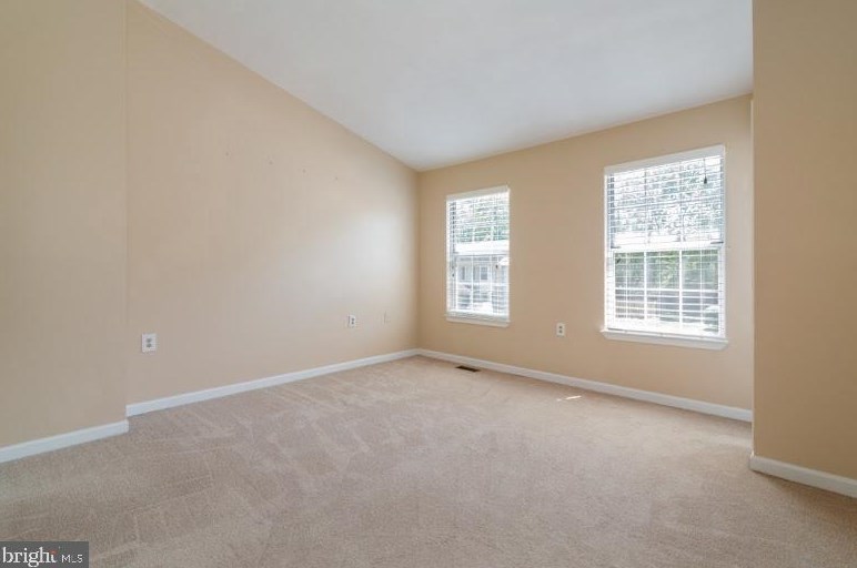 5012 Lambsgate Ln, Woodbridge VA  22193-4356 exterior