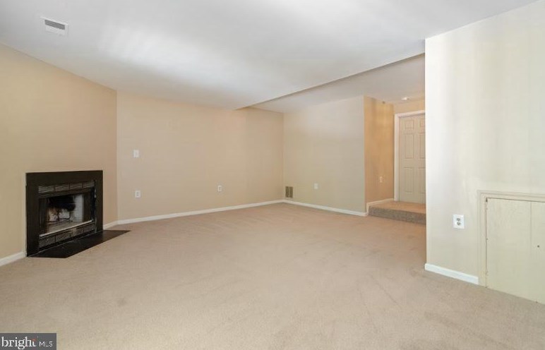 5012 Lambsgate Ln, Woodbridge VA  22193-4356 exterior