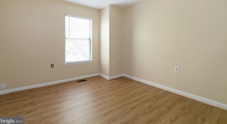 5012 Lambsgate Ln, Woodbridge VA  22193-4356 exterior