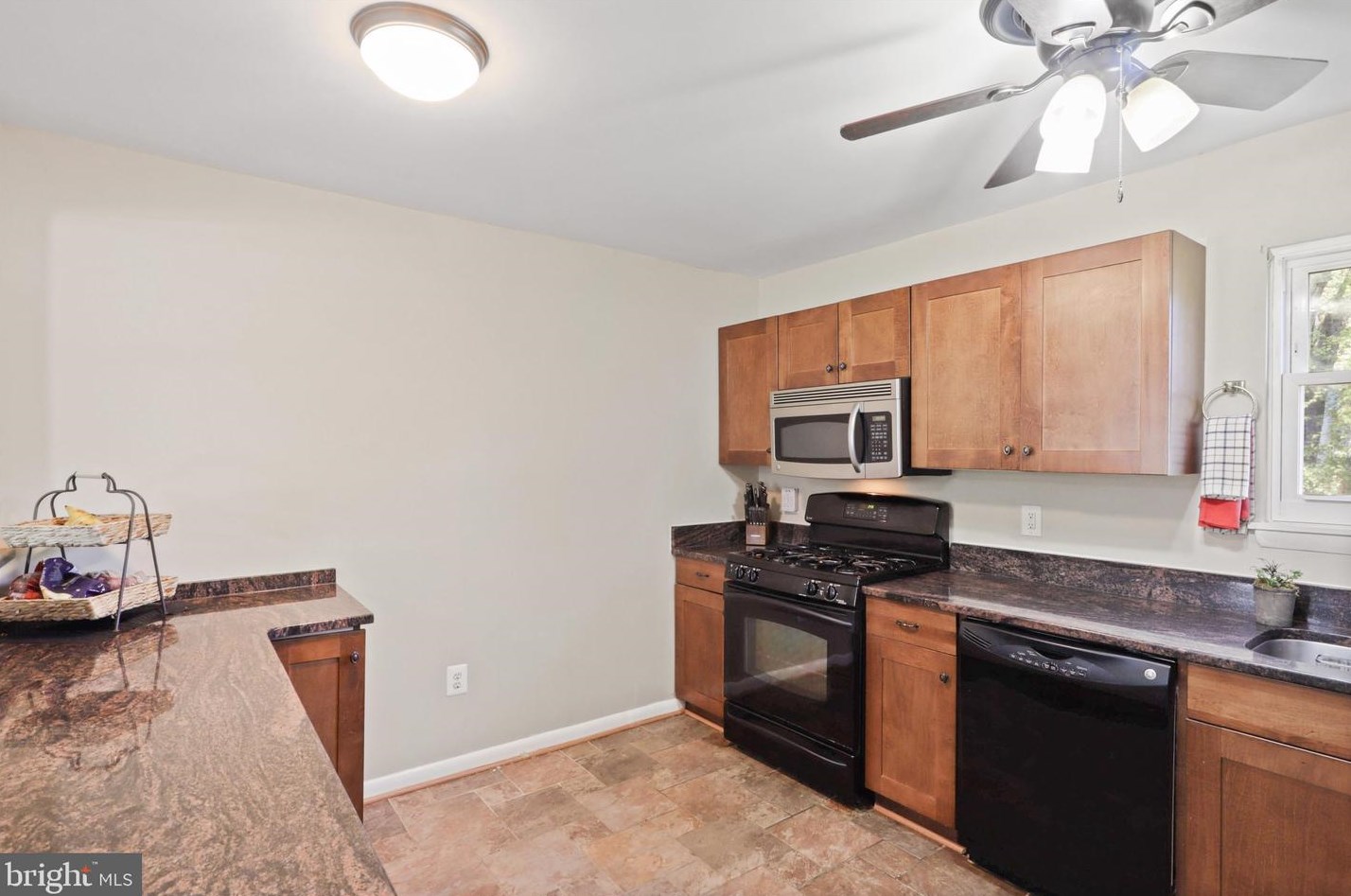 13567 Princedale Dr, Woodbridge VA  22193-3771 exterior