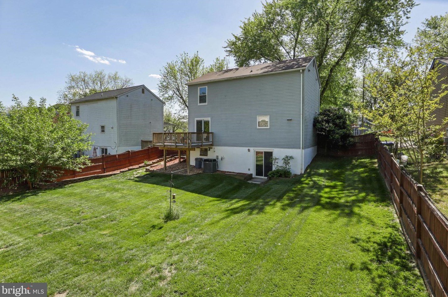 13567 Princedale Dr, Woodbridge VA  22193-3771 exterior