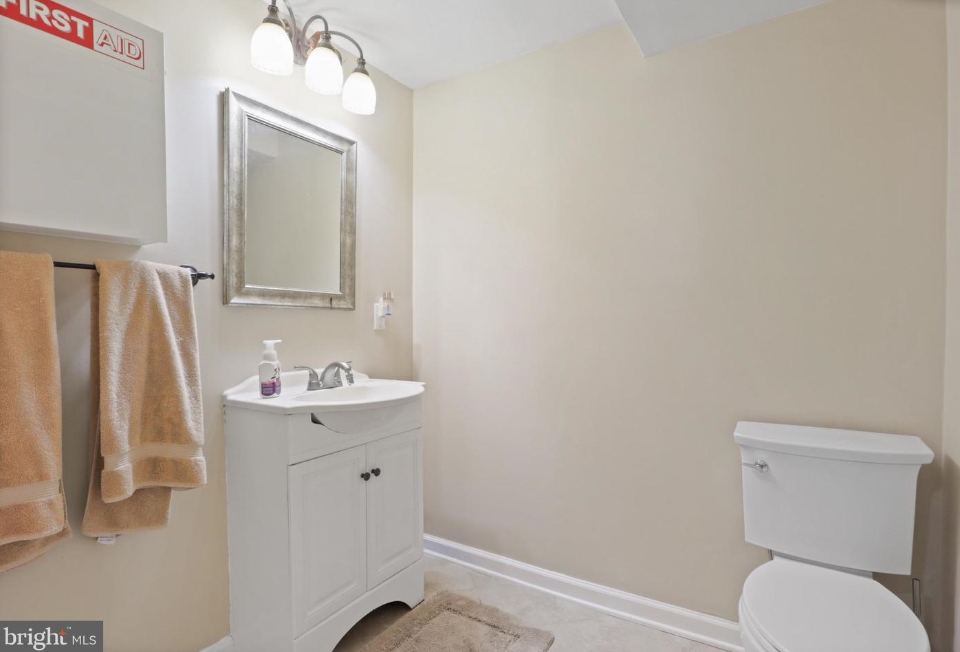 13567 Princedale Dr, Woodbridge VA  22193-3771 exterior