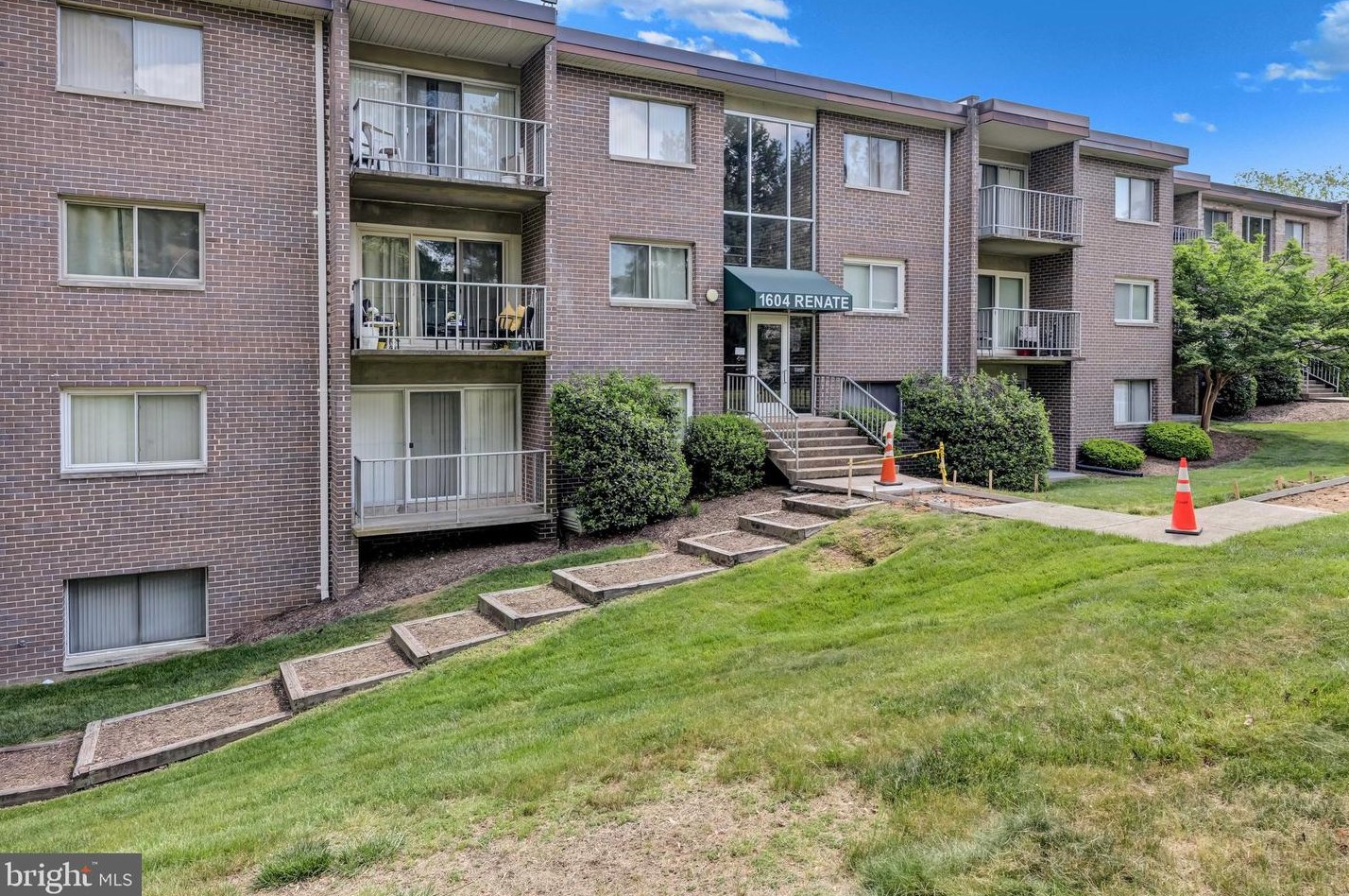 1604 Renate Dr, Woodbridge, VA 22192-2704