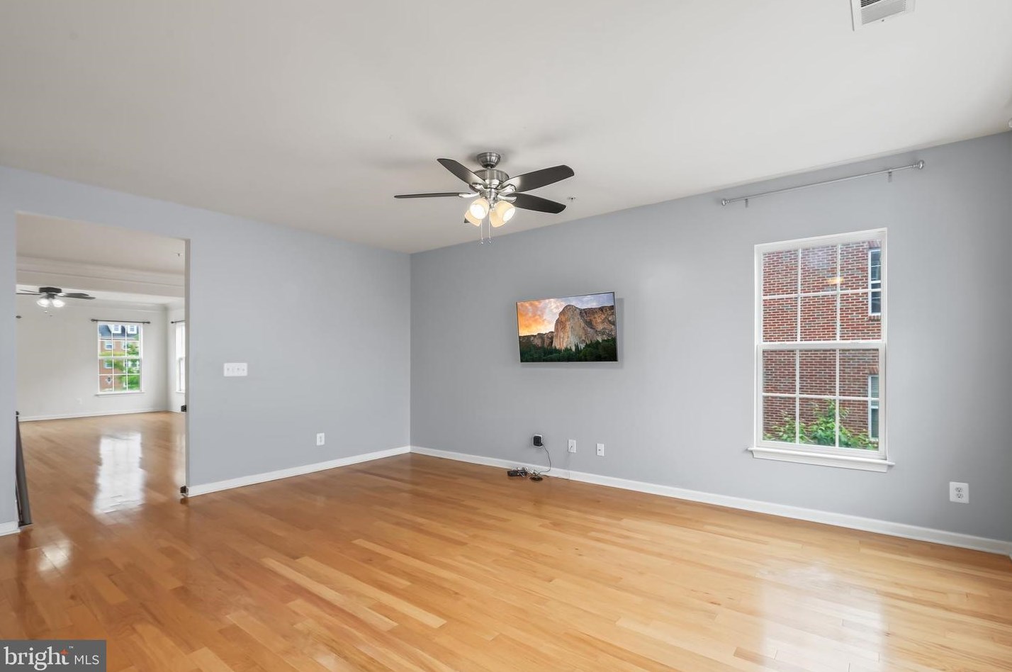 15352 Kensington Park Dr, Woodbridge VA  22191-6571 exterior