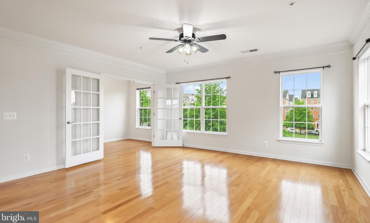 15352 Kensington Park Dr, Woodbridge VA  22191-6571 exterior