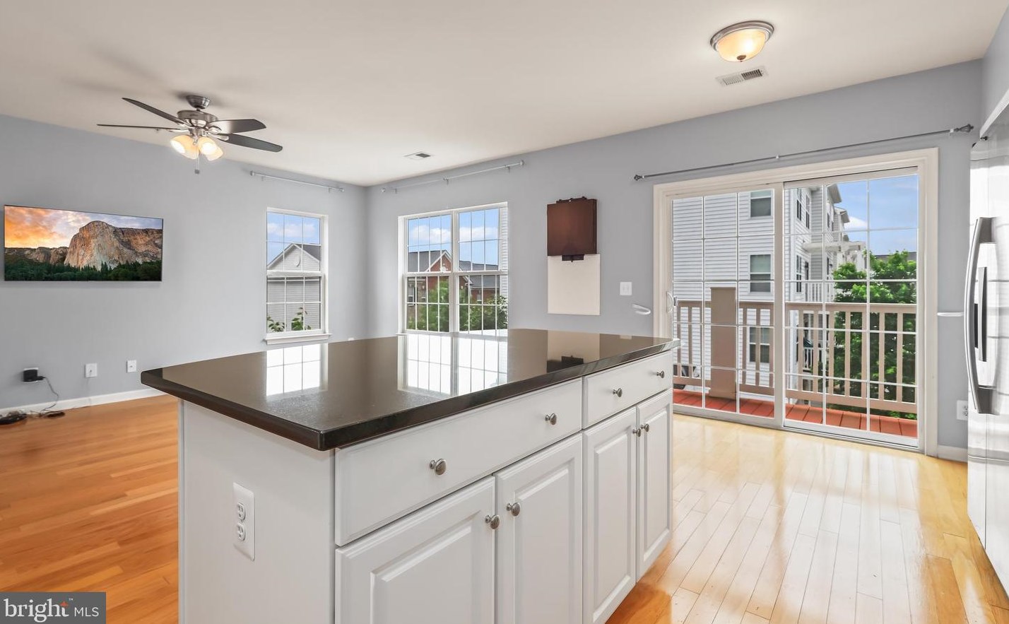 15352 Kensington Park Dr, Woodbridge VA  22191-6571 exterior