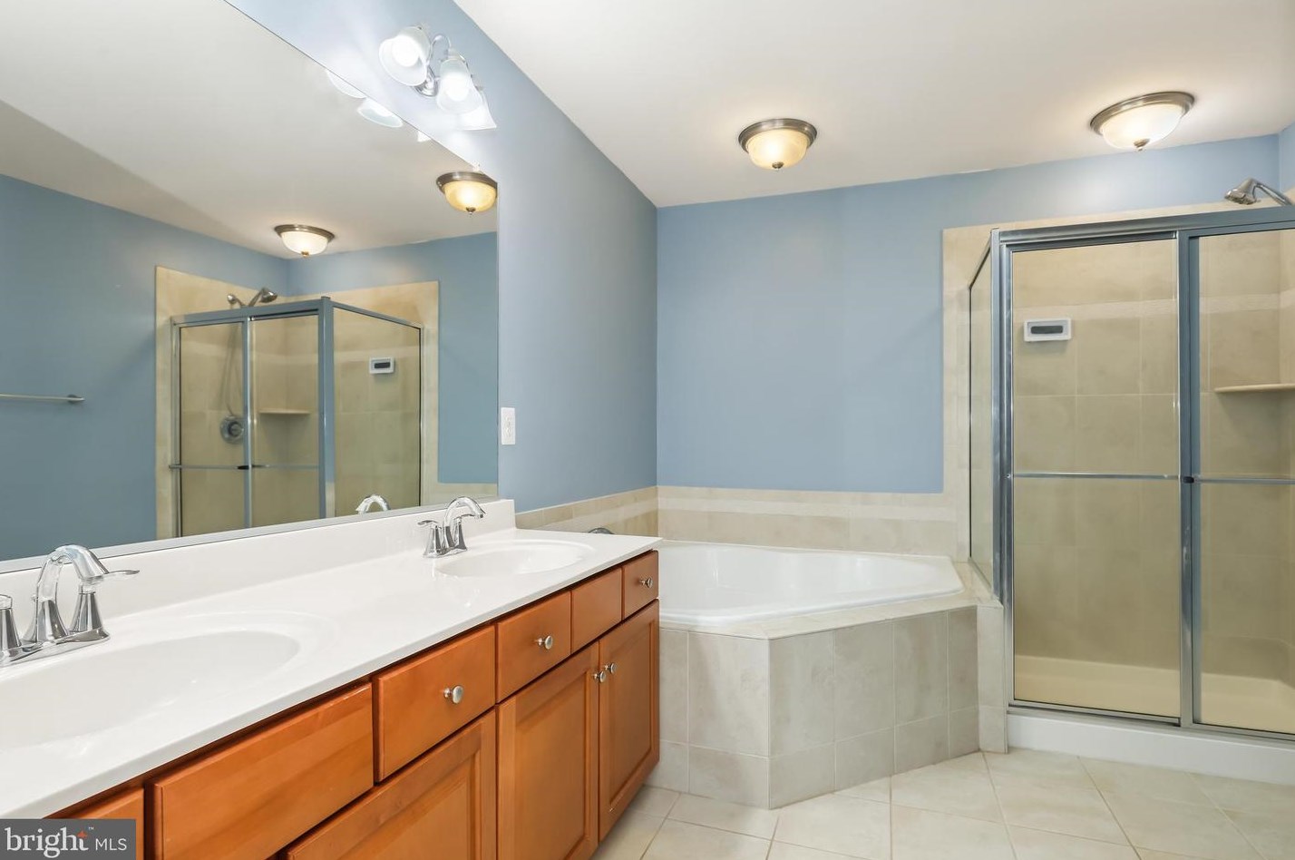 15352 Kensington Park Dr, Woodbridge VA  22191-6571 exterior