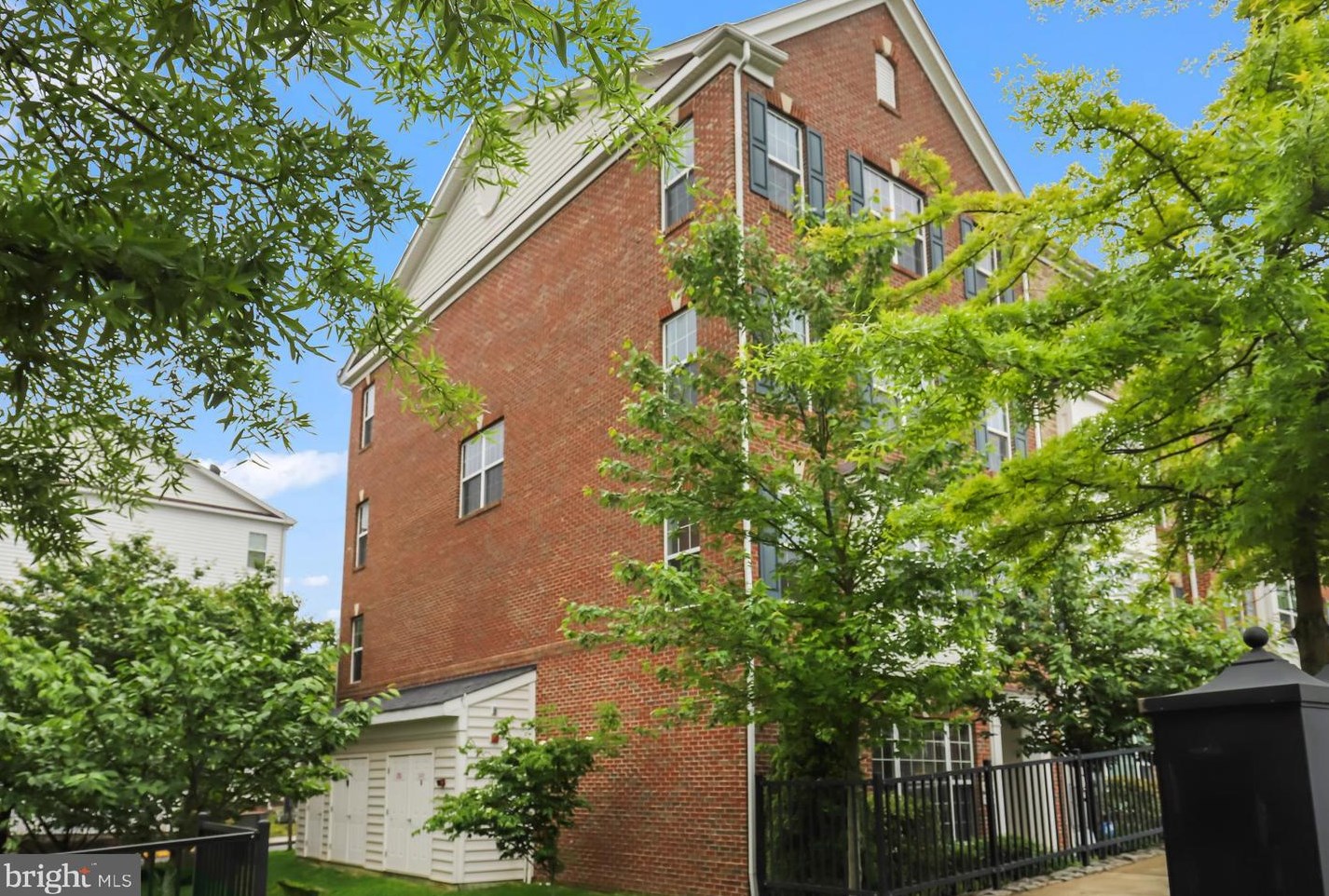 15352 Kensington Park Dr, Woodbridge VA  22191-6571 exterior