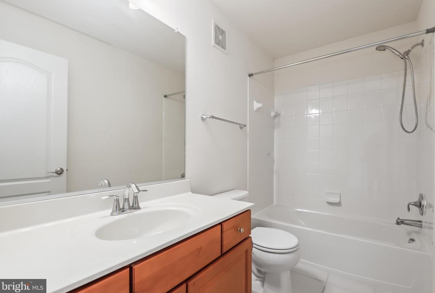 15352 Kensington Park Dr, Woodbridge VA  22191-6571 exterior