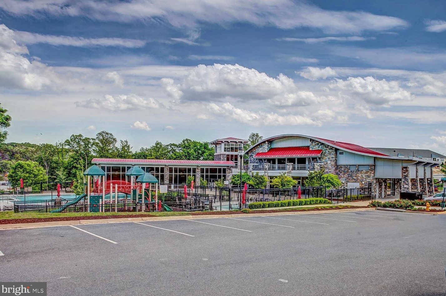 15352 Kensington Park Dr, Woodbridge VA  22191-6571 exterior