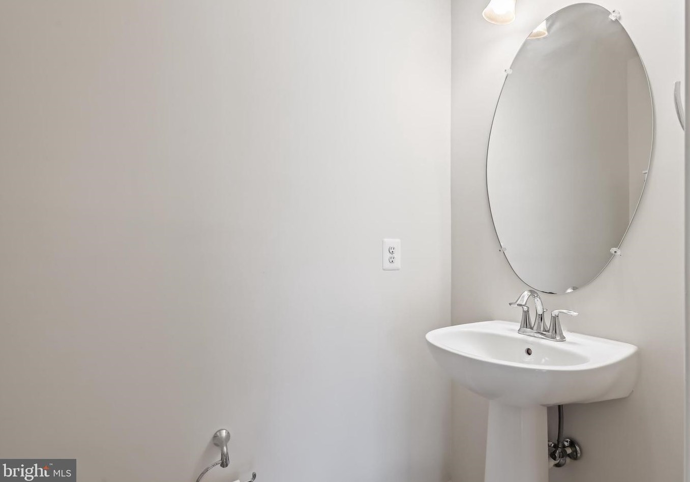 15352 Kensington Park Dr, Woodbridge VA  22191-6571 exterior