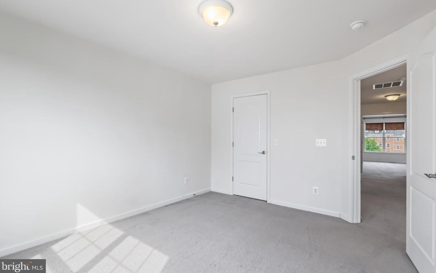 15352 Kensington Park Dr, Woodbridge VA  22191-6571 exterior