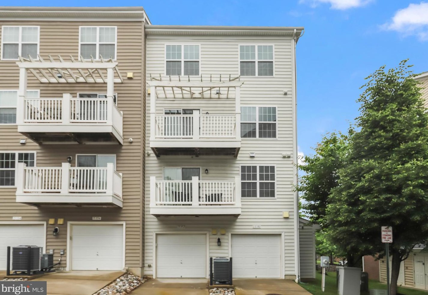 15352 Kensington Park Dr, Woodbridge VA  22191-6571 exterior