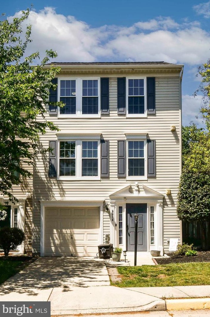 9014 Falcon Glen Ct, Bristow, VA 20136