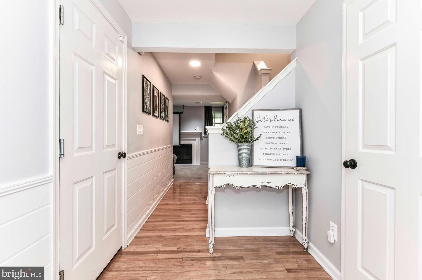 9014 Falcon Glen Ct, Bristow VA  20136-5734 exterior