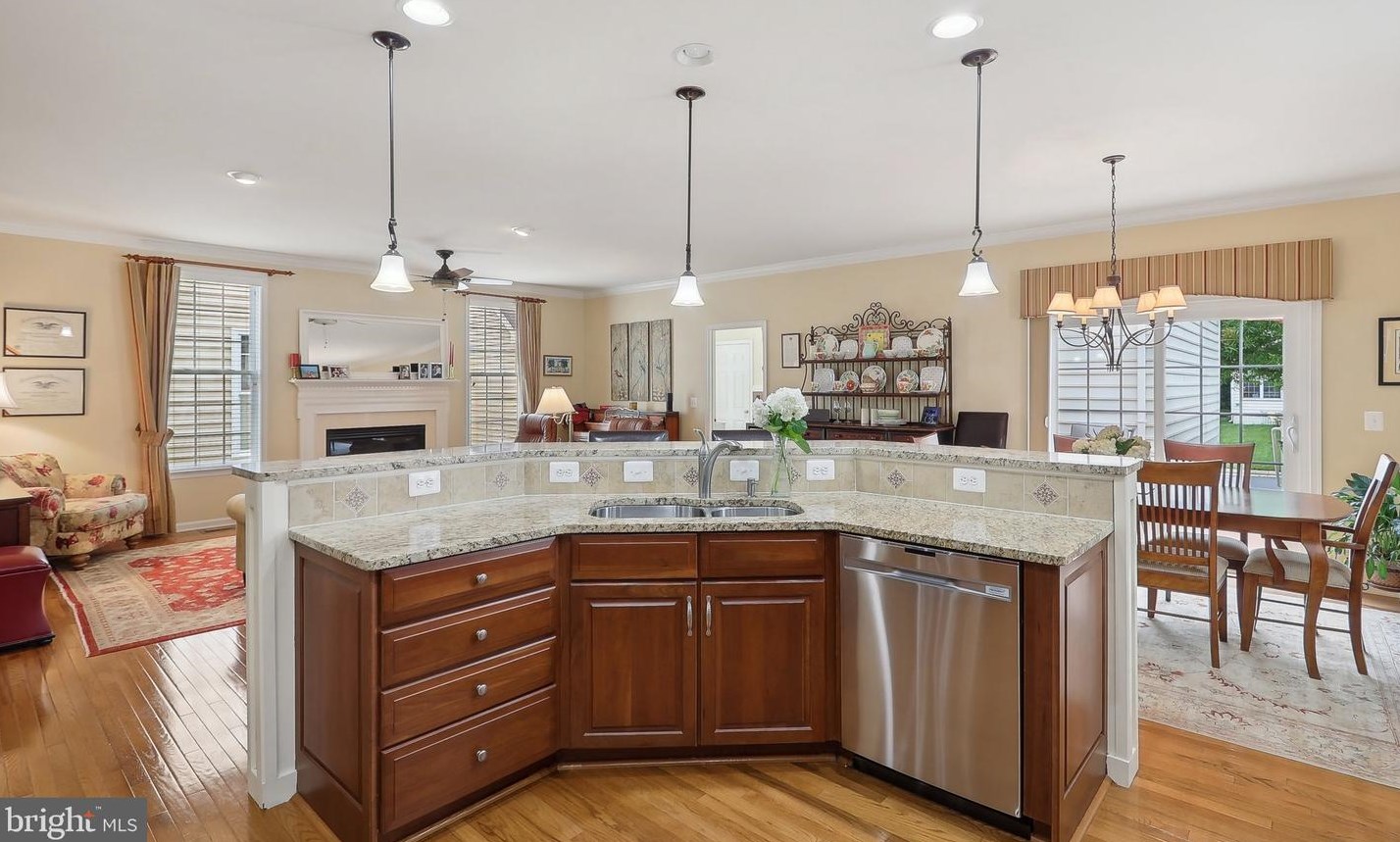 4712 Glass Mountain Way, Haymarket VA  20169-8146 exterior