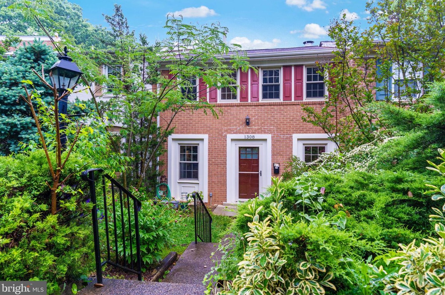 1308 Mead Ter, Woodbridge, VA 22191-1014