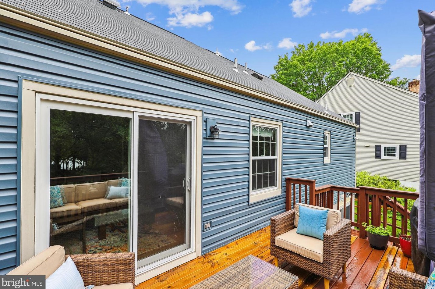 15540 Golf Club Dr, Dumfries VA  22025-1116 exterior