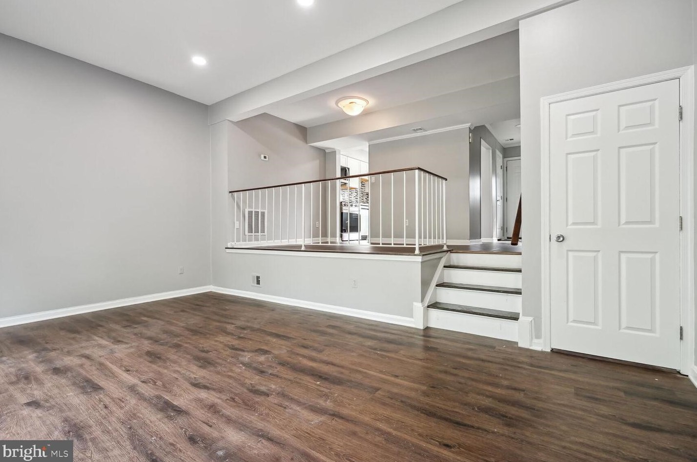 2094 Pilgrim Dr, Woodbridge VA  22192-2319 exterior