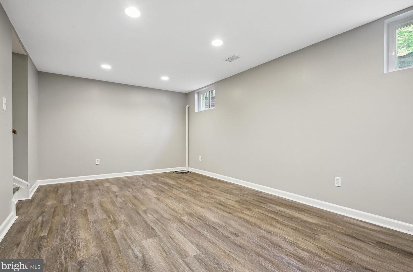 2094 Pilgrim Dr, Woodbridge VA  22192-2319 exterior