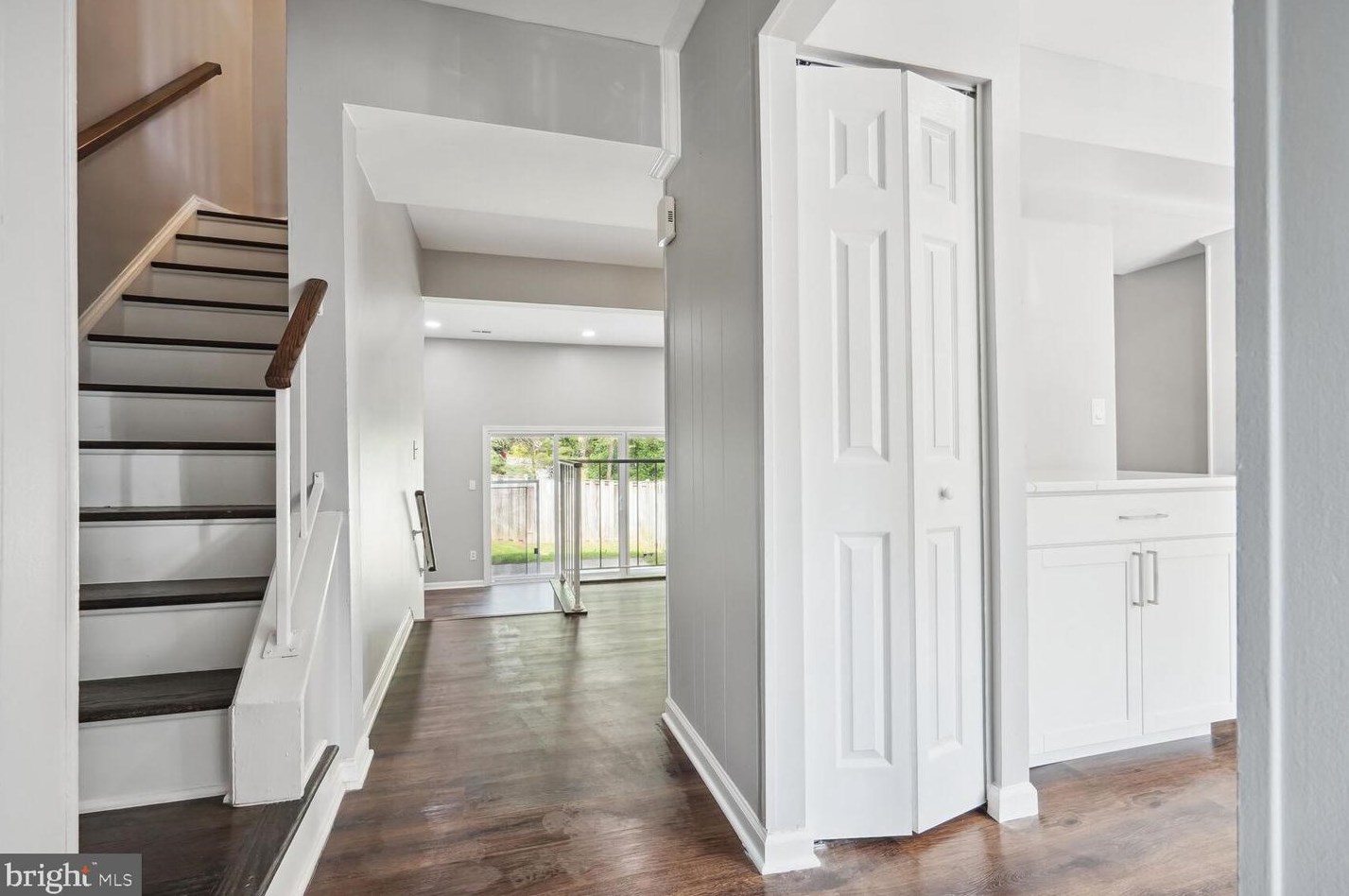 2094 Pilgrim Dr, Woodbridge VA  22192-2319 exterior