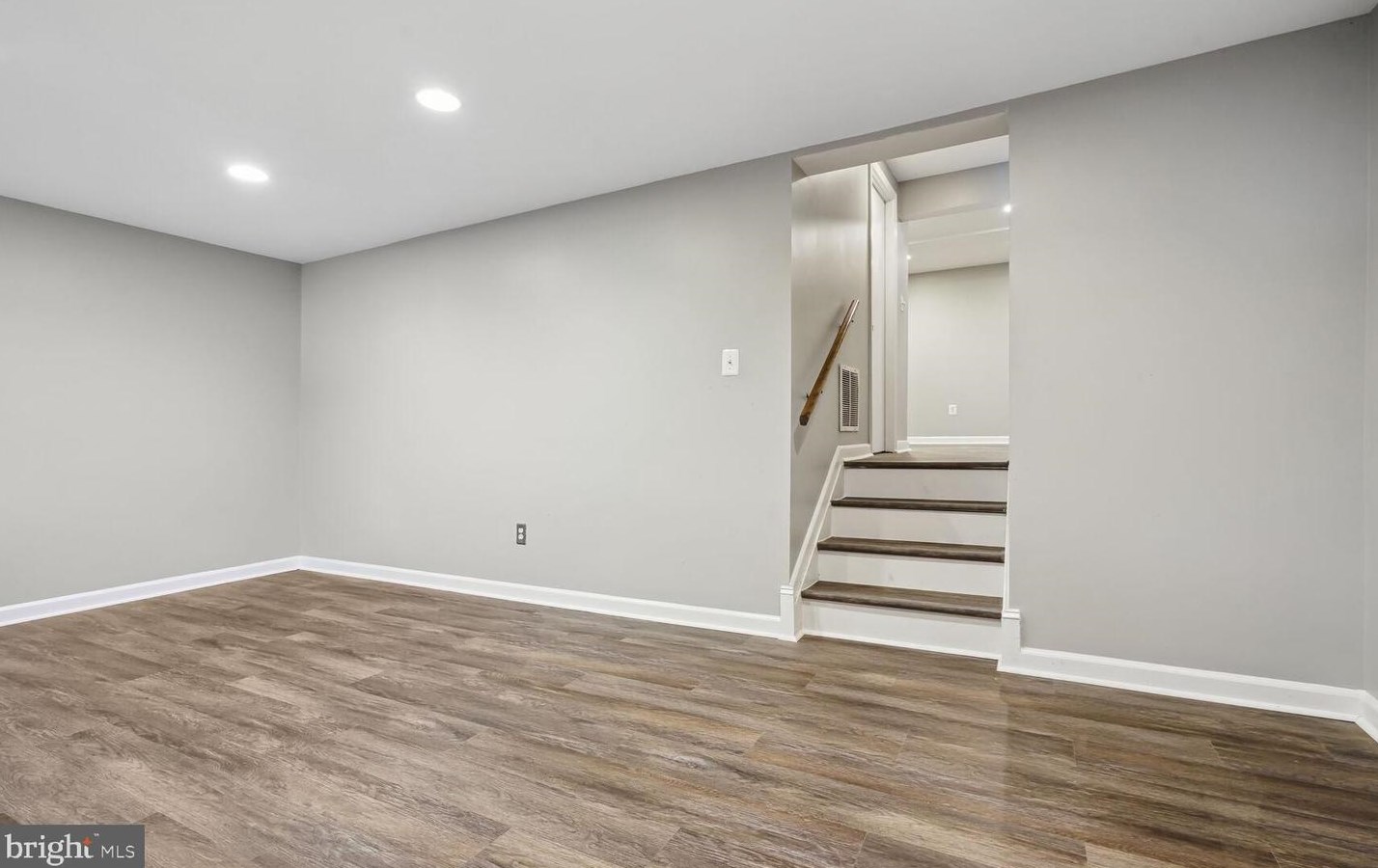 2094 Pilgrim Dr, Woodbridge VA  22192-2319 exterior