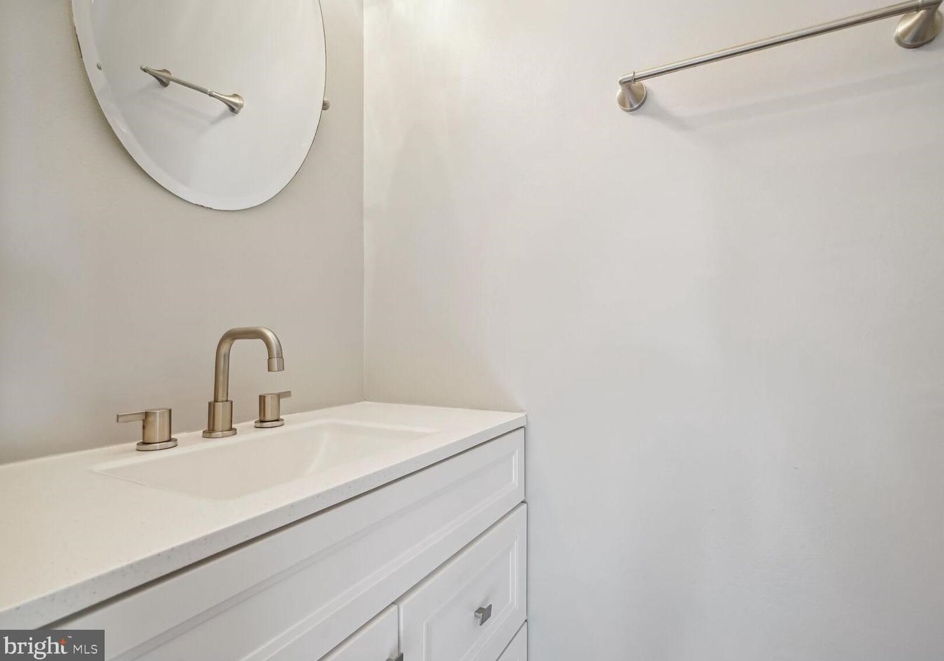 2094 Pilgrim Dr, Woodbridge VA  22192-2319 exterior