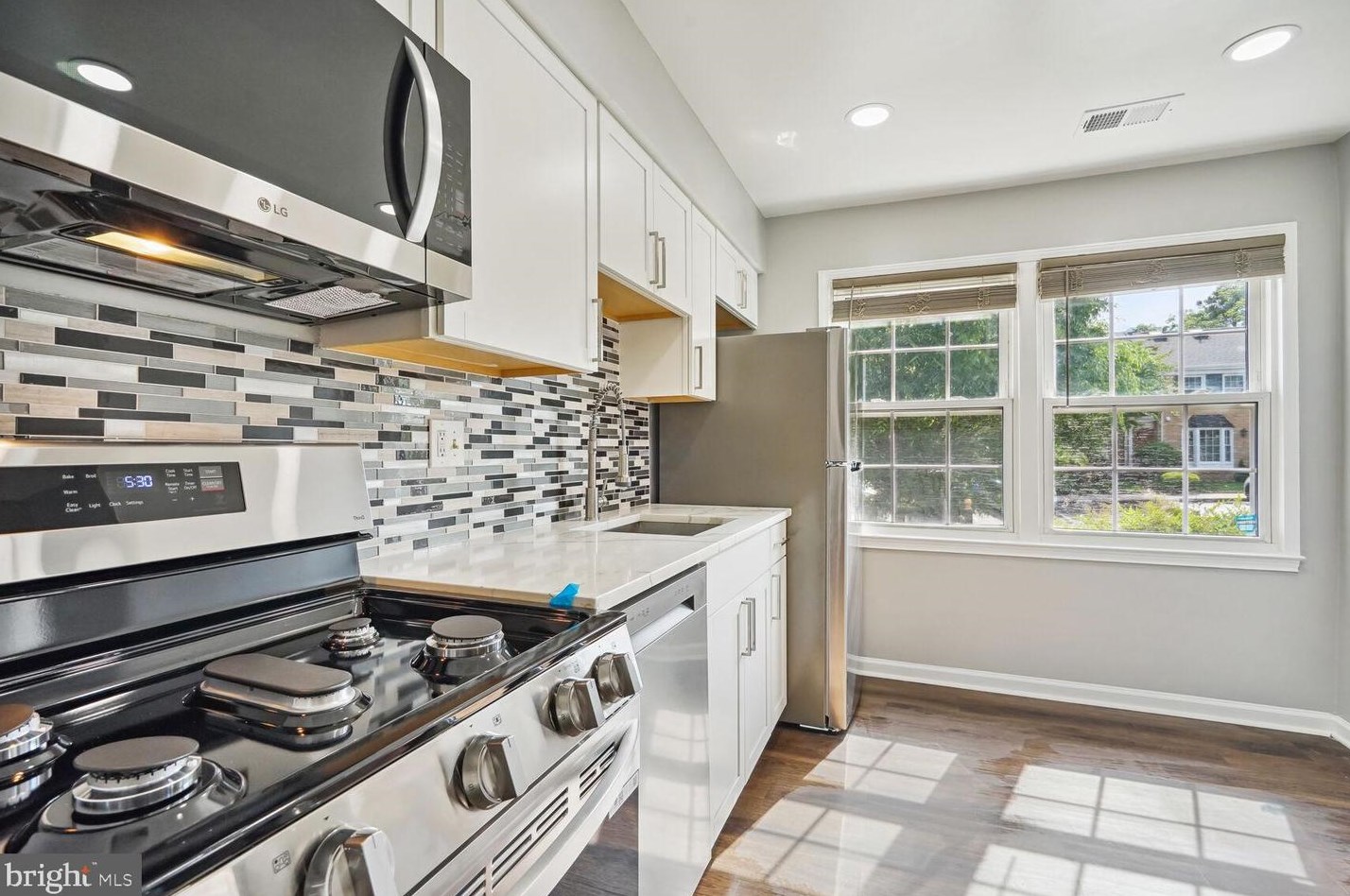 2094 Pilgrim Dr, Woodbridge VA  22192-2319 exterior