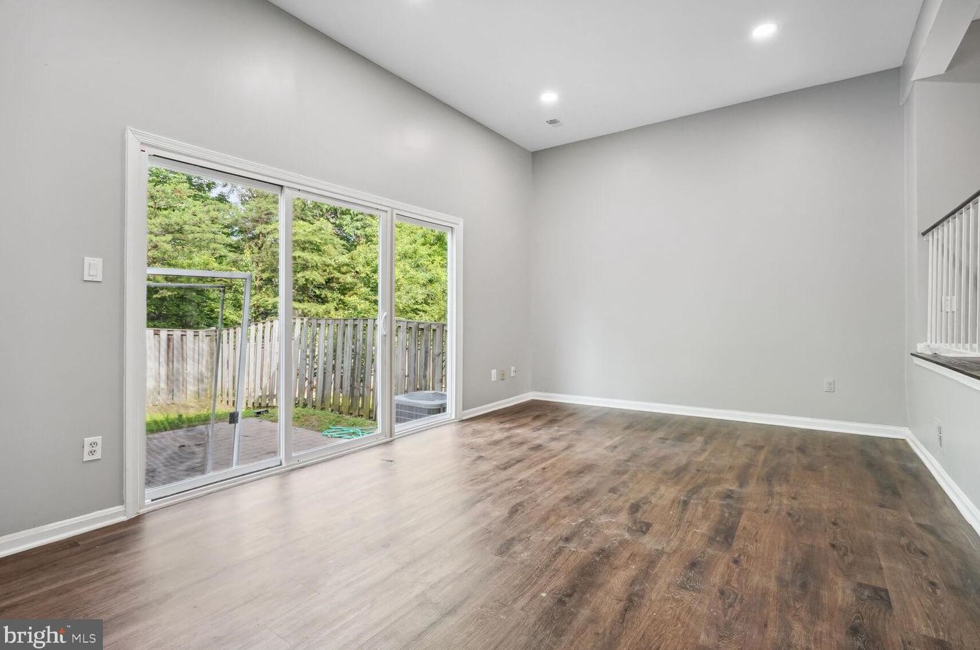 2094 Pilgrim Dr, Woodbridge VA  22192-2319 exterior