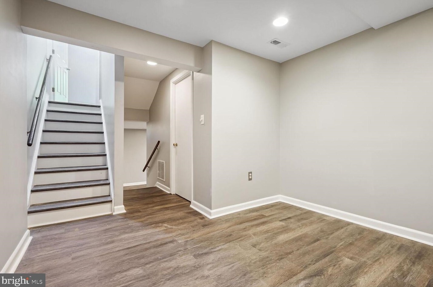 2094 Pilgrim Dr, Woodbridge VA  22192-2319 exterior