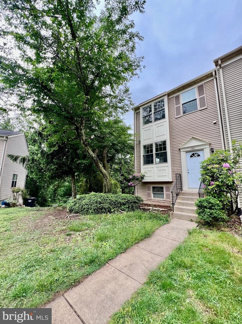 1921 Winslow Ct, Woodbridge, VA 22191