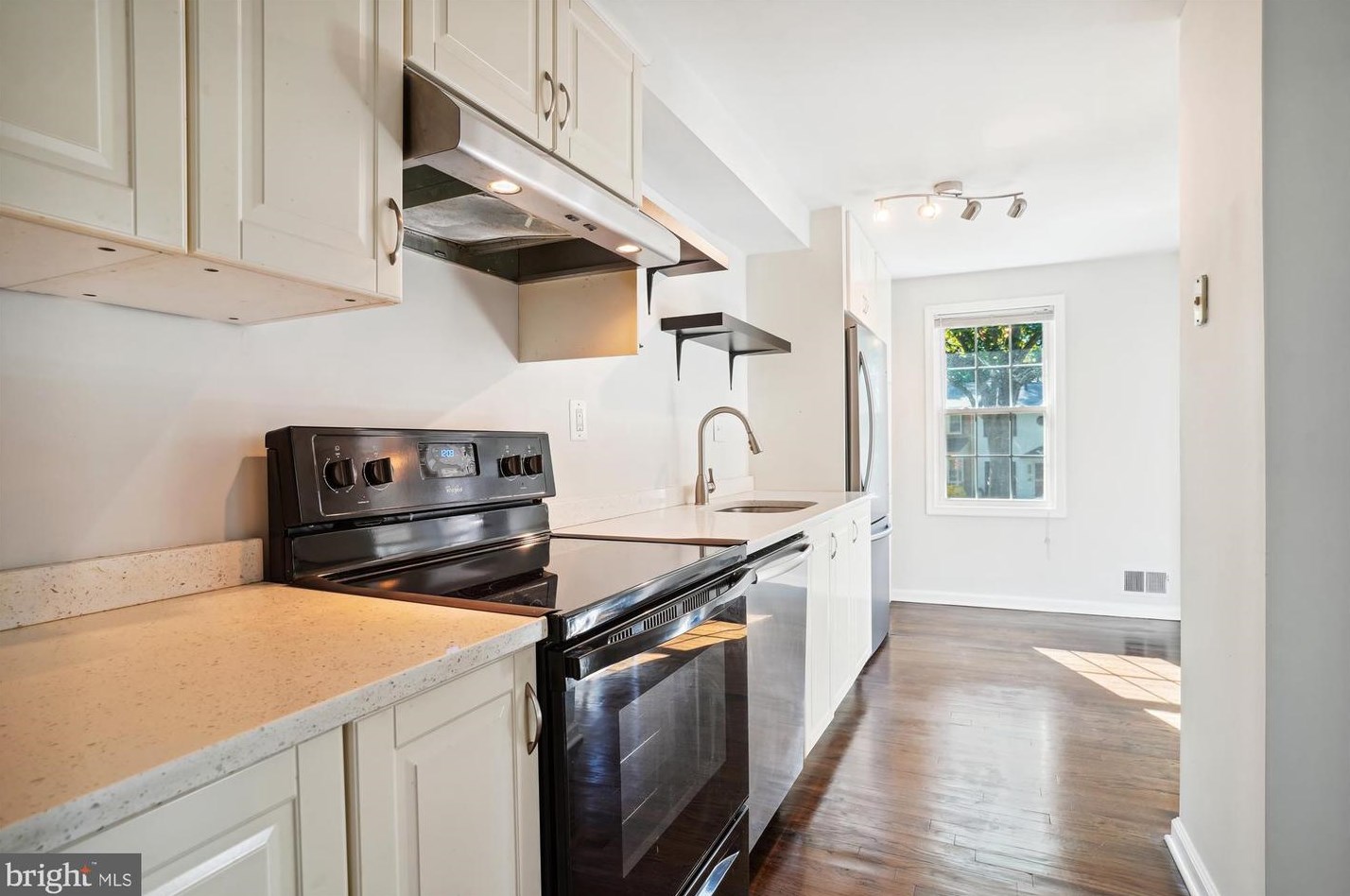 13185 Putnam Cir, Woodbridge VA  22191-1028 exterior