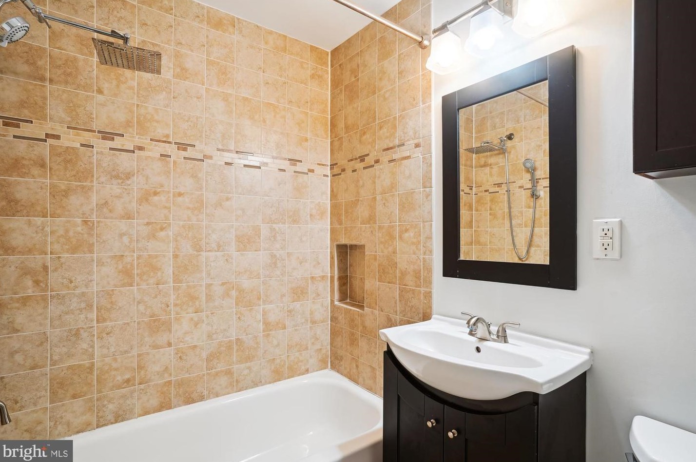 13185 Putnam Cir, Woodbridge VA  22191-1028 exterior