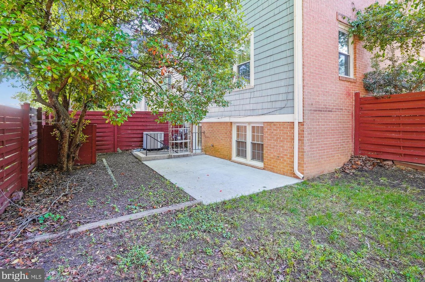 13185 Putnam Cir, Woodbridge VA  22191-1028 exterior