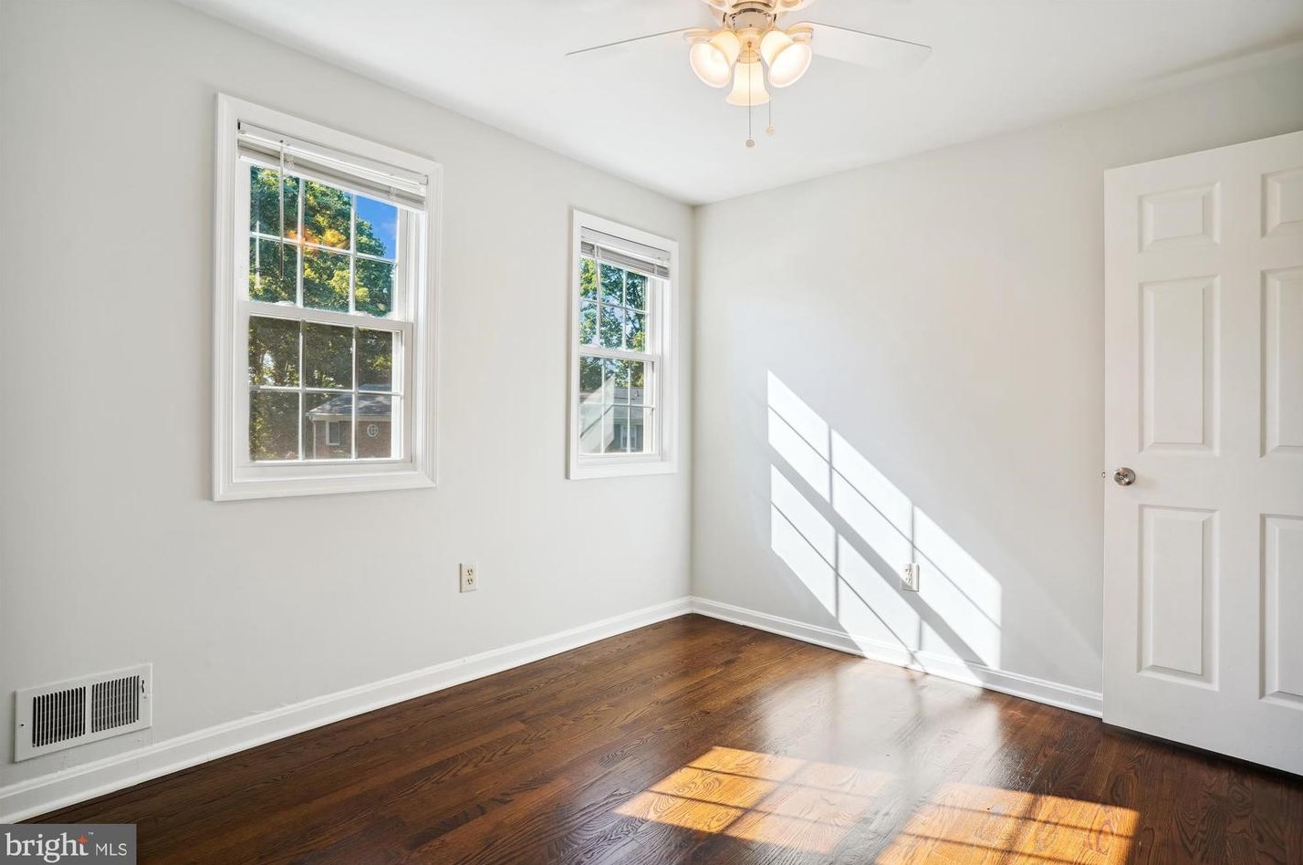 13185 Putnam Cir, Woodbridge VA  22191-1028 exterior