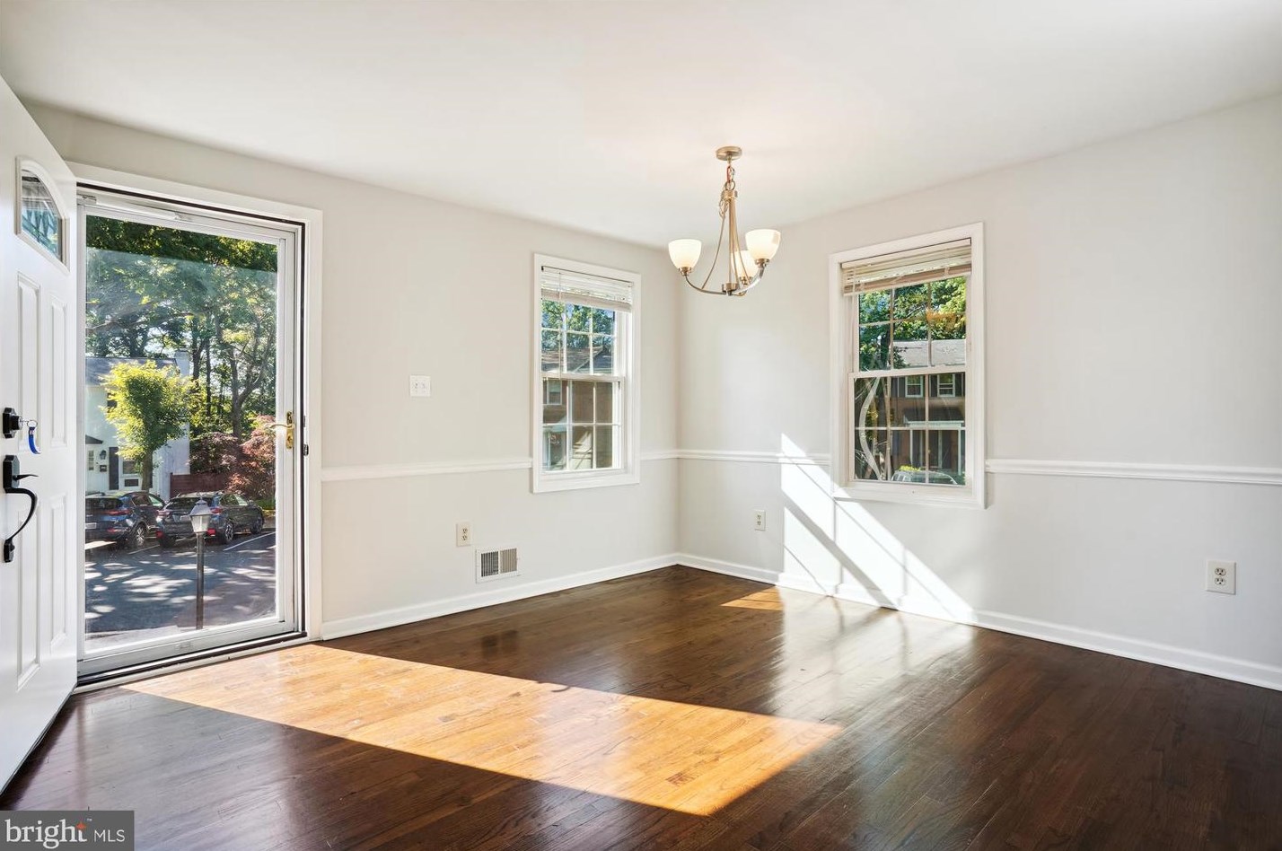 13185 Putnam Cir, Woodbridge VA  22191-1028 exterior