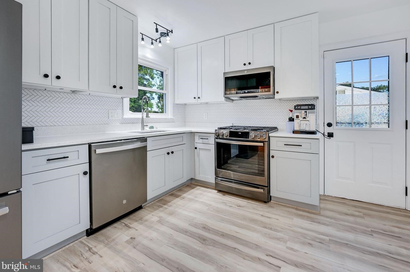 12605 Harbor Dr, Woodbridge, VA 22192-2211