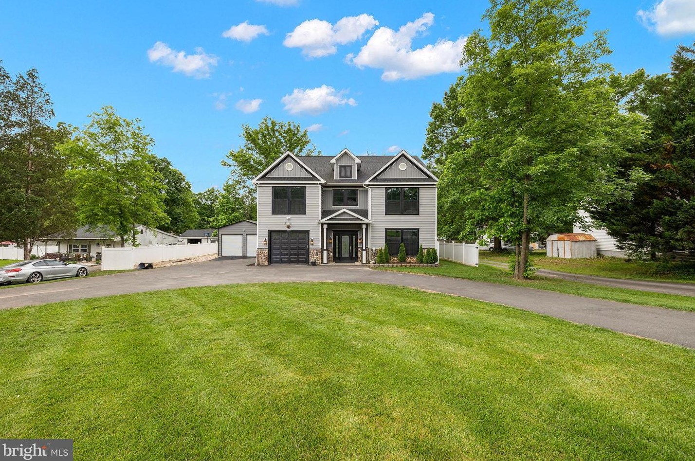 8415 Yorkshire Ln, Manassas, VA 20111-1701
