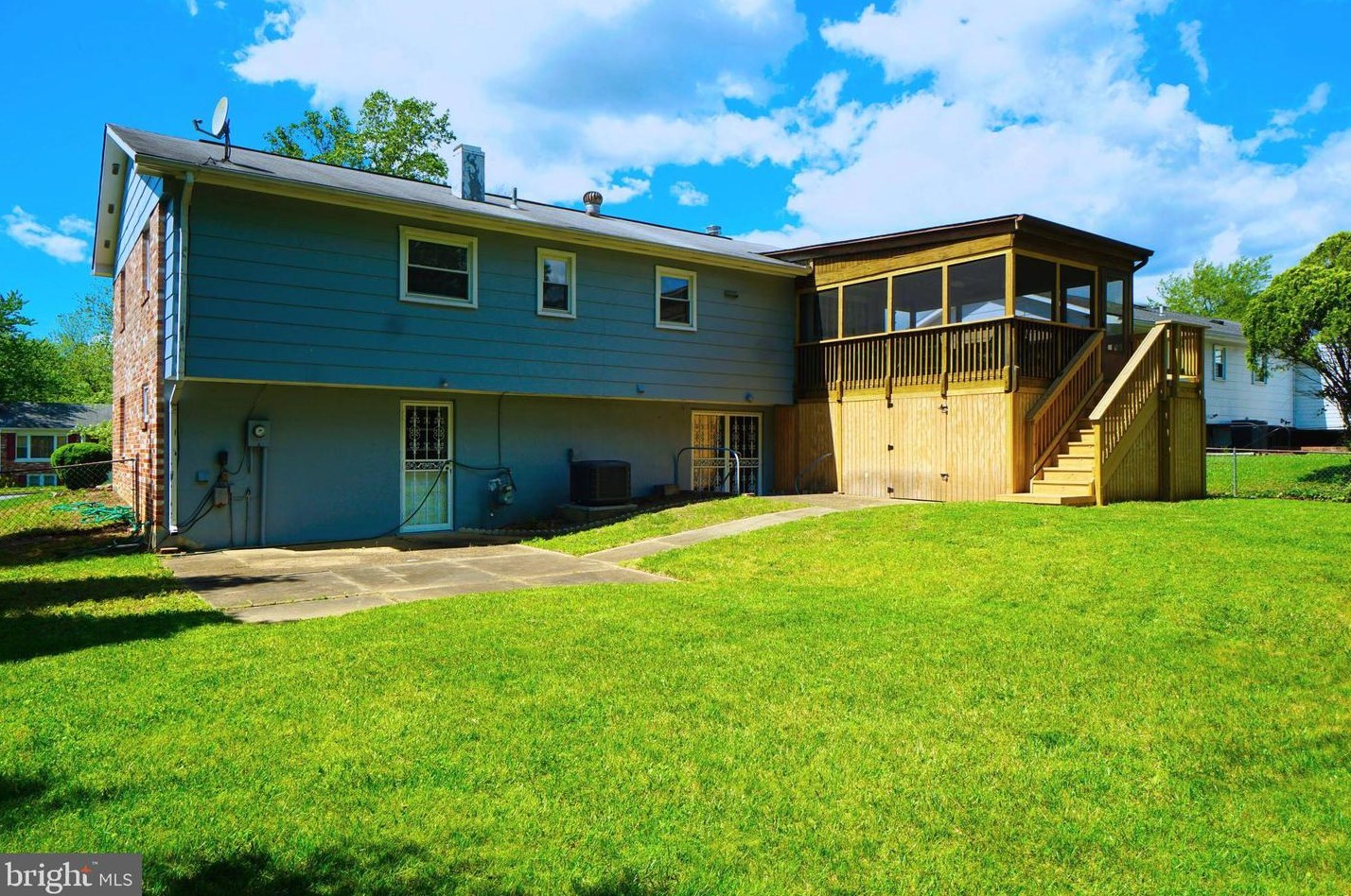 14897 Cordell Ave, Woodbridge VA  22193-1909 exterior